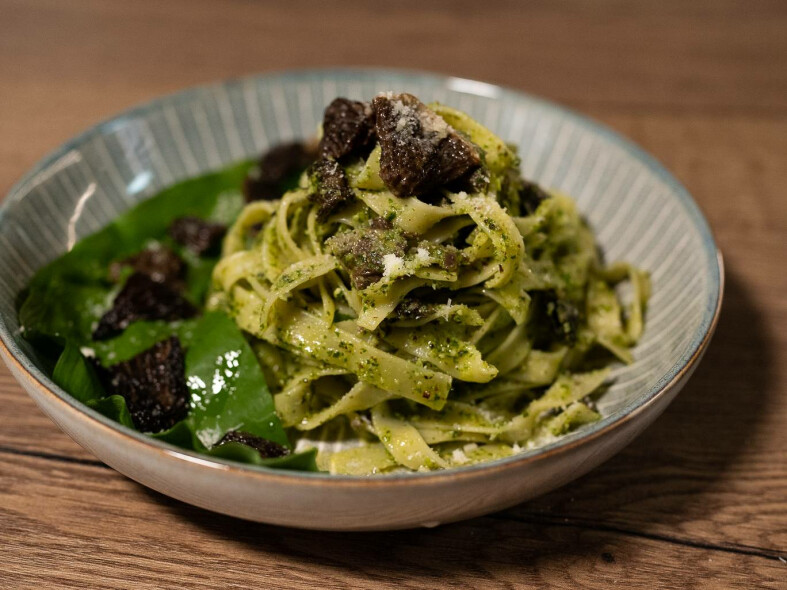 Tagliatelle smrže a pesto z medvedieho cesnaku